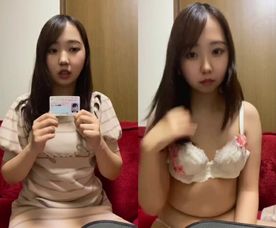 [LAXD-PPV-WEDvmcq5GAyXrNHzHmE3eVy]身分証持って頭を下げる女の子　全裸オナニー