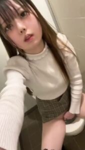 [LAXD-PPV-nvahTB62AffADuZ1xasTFPr]日課の公衆トイレオナを自撮りする女子