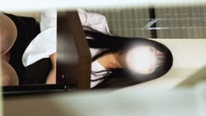 [FC2-PPV-4847859]２カメ同業者　微笑む女神にバレちゃった？　机の下でこっそりスマホカメラ