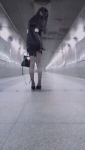 [LAXD-PPV-wPvrxBSH3U4CxT19nG1CY3x]黒いストッキングを履いたかわいい女装子が、夜、公共の場所で自慰行為をして射精する