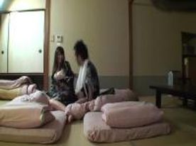 [FC2-PPV-335371]温泉社員旅行でハメを外した女子社員を部屋に連れ込みヤっちゃいました！　その2