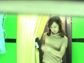 [FC2-PPV-772941]『素人・生着替え』目撃！更衣室・潜り撮り　250