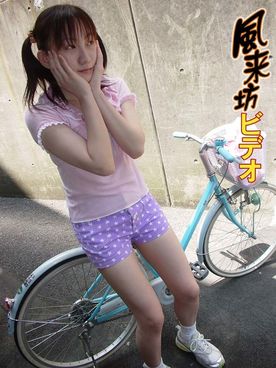 [FC2-PPV-800587]ちっぱい色白美**と自宅で思いのまま気持ちイイ時間を過ごした件･･･