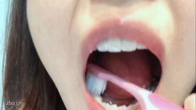 [FC2-PPV-1003936]美人お*様の歯磨き 『唇・口・舌・歯・口腔フェチ』