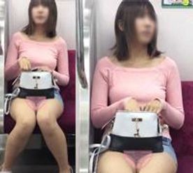 [FC2-PPV-946595]【対面パンチラ】デニムミニ&amp;白パンティは最強の組み合わせ！デルタ地帯▽クッキリ！美脚女子の電車内パンチラ！