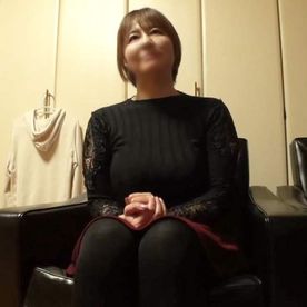 [FC2-PPV-4836600]【中出し】旦那さんとは10年以上セックスレス！ショートヘアーの52歳・熟女◆男の激しいピストンに咽び喘ぐド淫乱なセックス！膣内射精！