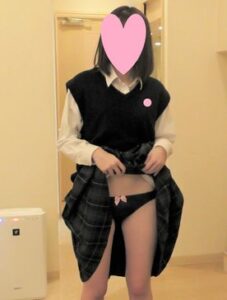 [FC2-PPV-4767175]【個人撮影】超美人の18歳　制服で生ハメ顔射エッチ　カメラ目線フェラも！