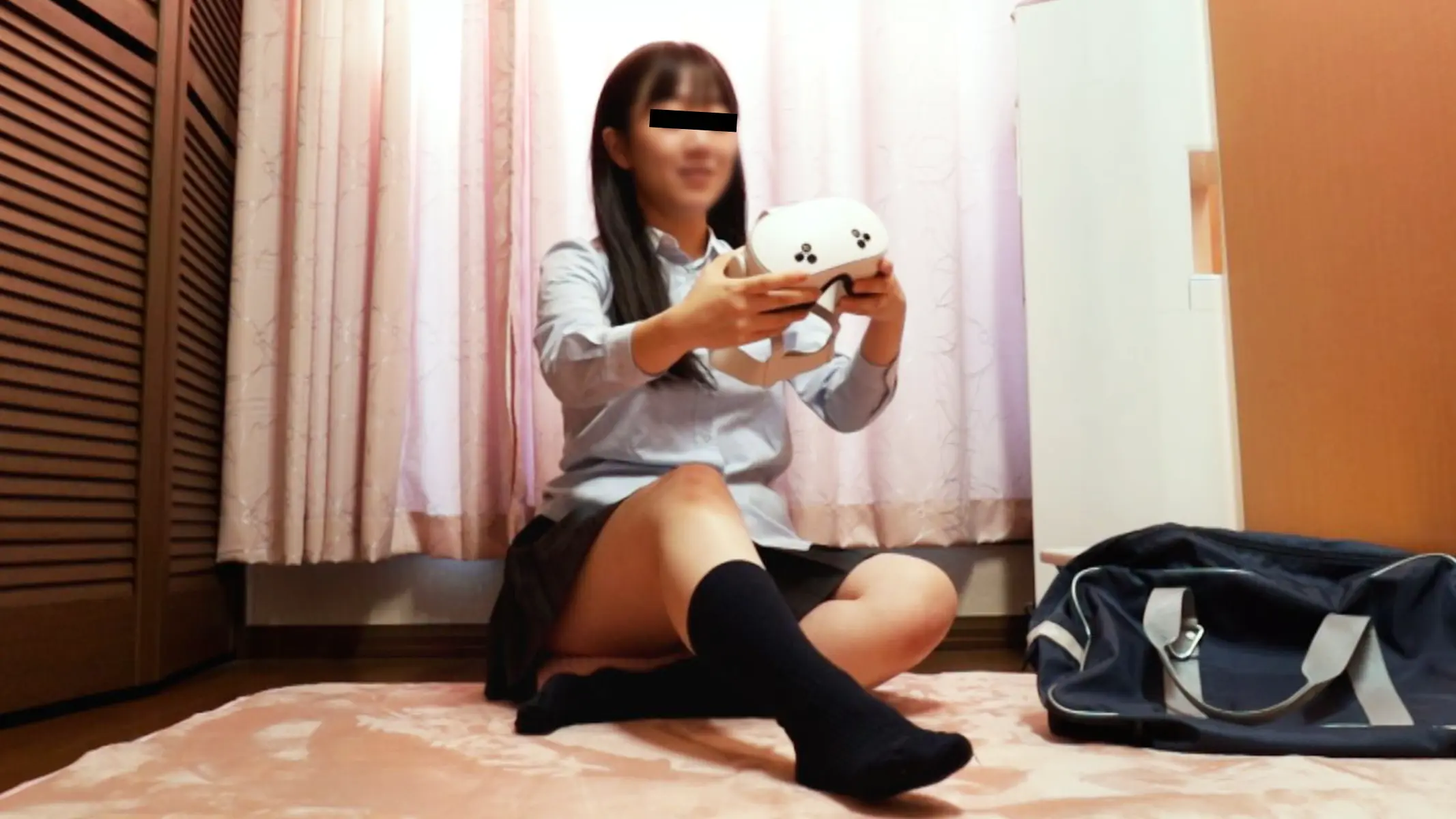 [Pcolle-PPV-271369696b666ea9d25]VRしている無防備状態の娘の胸ちらパンチラ