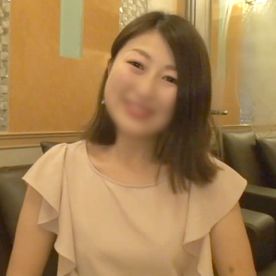 [FC2-PPV-4864730]【主婦】お淑やか、愛想満点なアラフォー人妻。 年下の筋肉質な体に欲情♥ クンニだけでイク寸前の痙攣！痴態を見てほしさに目の前でオナニー。