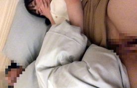 [FC2-PPV-4812423]親友が同じベットで寝てる横でその彼女をNTR！