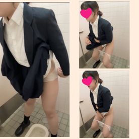 [FC2-PPV-4875470]★特典あり★《アイドル級に可愛い素人》最近減ってしまった和式トイレ