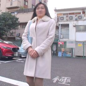 [FC2-PPV-4879156]【不倫】身長168cm、モデルのような美脚を持つセレブ奥様(52歳) 欲求不満状態で旦那の夕飯準備より不倫を選択。他人棒で散々イキ狂って潮吹き！！