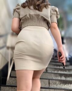 [Gcolle-PPV-1001160]《パッツパツ過ぎて歩きにくそう！タイトでミニ丈のスカートで美巨尻を強調する美人OL》 