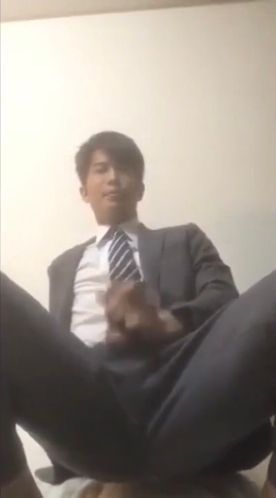 [LAXD-PPV-DGatqDBCAmC3VCTa3QahyGn]スーツリーマンがチンポだけ出してドピュドピュ射精