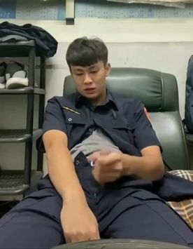 [LAXD-PPV-fxHmN7WPnEXLk2LELAA1pGs]激レア！！制服イケメン！チンポおっ立てながらシコシコしごきまくりの射精！