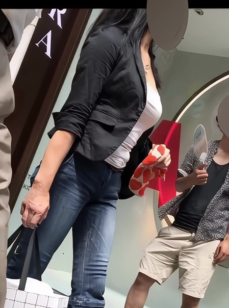 [Pcolle-PPV-2785996a3ca71cec8d4]【再販】215尻肉が暴れるTバックお姉さんとアマゾネス巨乳お姉さん