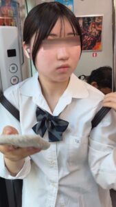 [Pcolle-PPV-2798656a6856ad08e51]【推定B~Cカップ3】白シャツ制服を着こなす、涼やかな目元とぽってりした唇JKの禁断の胸の膨らみを撮影！