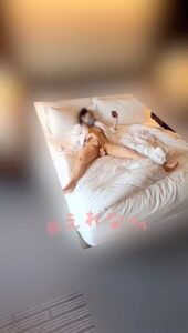 [FC2-PPV-4944236]〈えれなの露出動画〉大学3年！！？いつも家でしているスマホでエッチな動画を見てオナニーをしました、、自宅だといろいろと問題が出てきちゃったのでホテルでしました！普段の素のオナニーです、、
