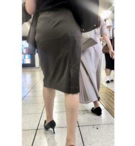 [Pcolle-PPV-2798396a6769b091c7d]【585】薄地のタイトスカートでスタイルを見せつけるお姉さんOL！