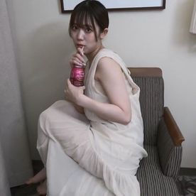 [LAXD-PPV-9r4eNX5L1XYtXmUYeAcYVdw]【初撮り】普段は真面目な雰囲気の国語教師系美女